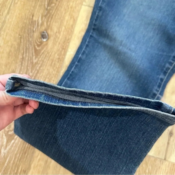 Tommy Hilfiger Faded Dark Wash Bootcut Jeans Size 8 GUC - Picture 5 of 10